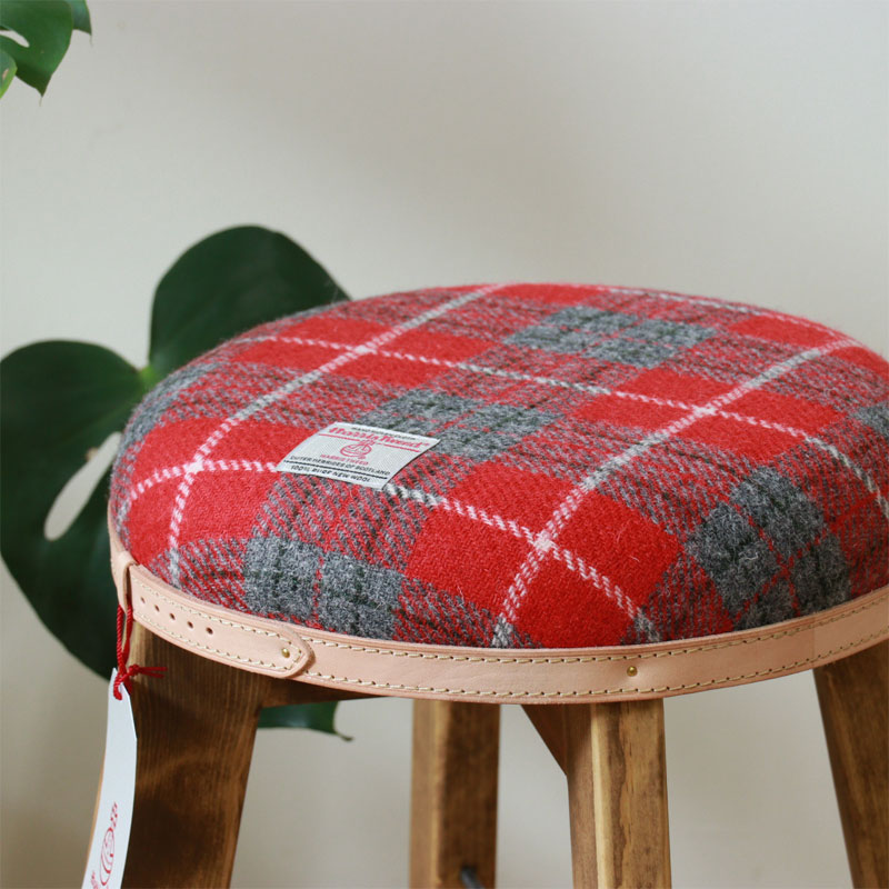送料無料 HARRIS TWEED（ハリスツイード）スツール 【パープルチェック×ブラウン】 パイン材とハリスツイードを使った丸くてかわいい